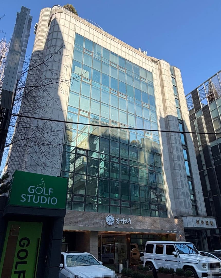 신구빌딩(압구정로데오) 외관