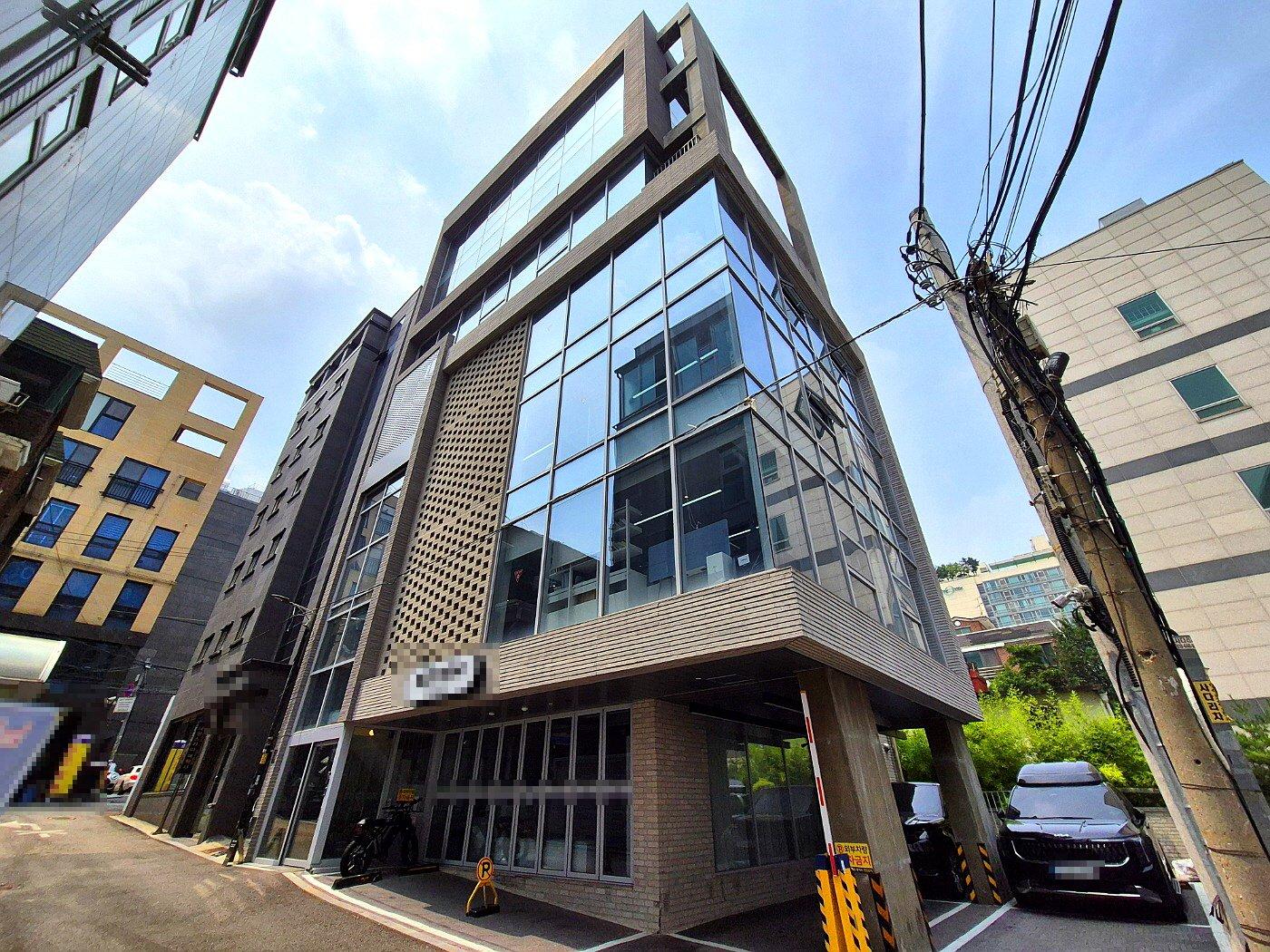 어퍼이스트 강남 외관