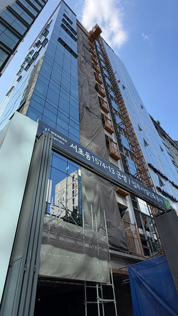 교대역타워 외관
