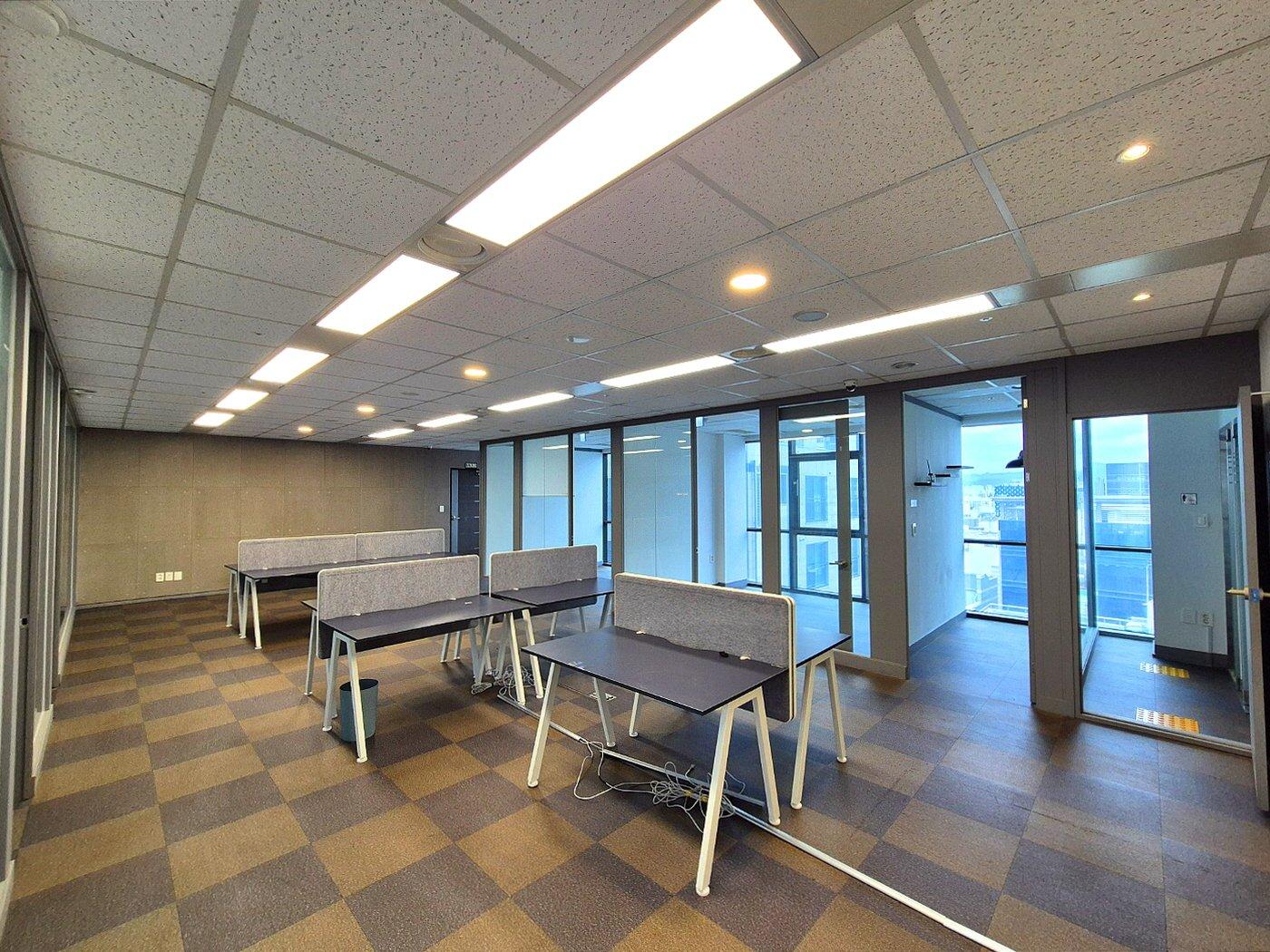 강남구청역 H타워 8층 | 전용 50평 인테리어 오피스 사진 4