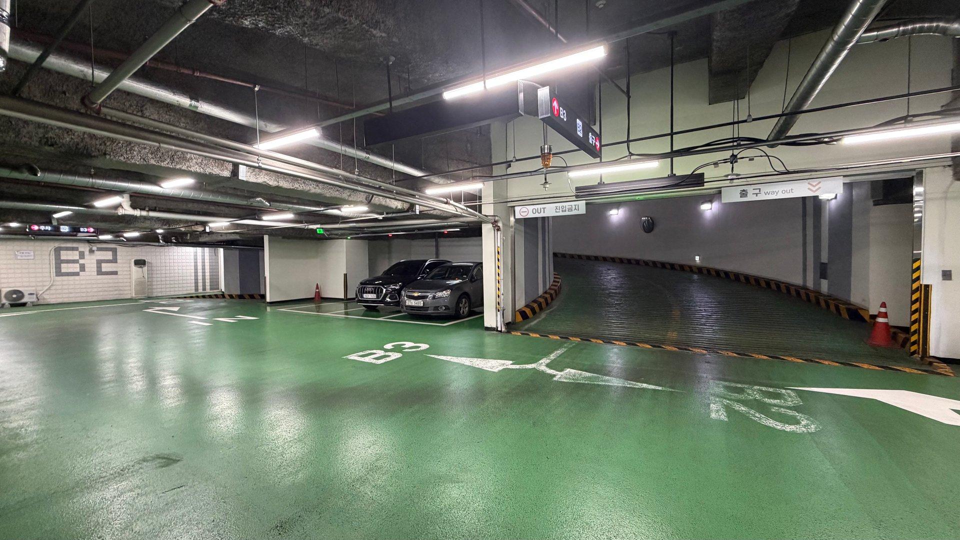 강남역 그레이츠강남(구, BNK디지털타워) 8층 | 전용 270.8평 오피스 사진 4