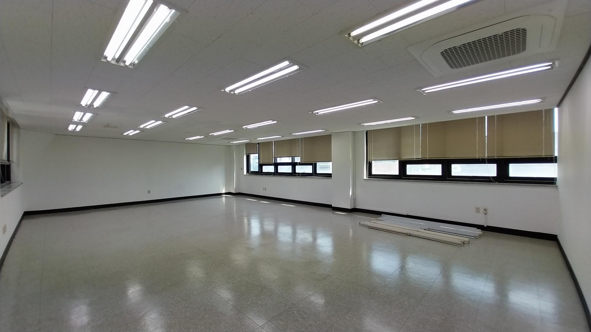 강남역 사무실 임대 융전빌딩